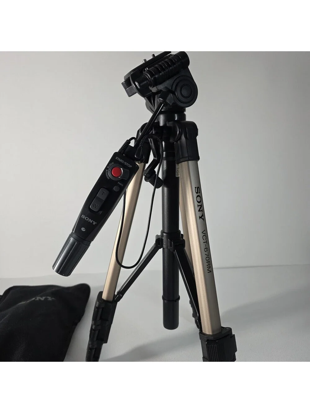 Sony VCT-670RM Remote Control 360 Swivel Tripod For Cameras or Camcorders W/Case